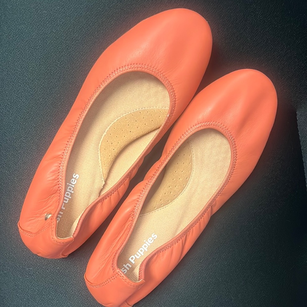 Hush puppies women’s flats - size 8